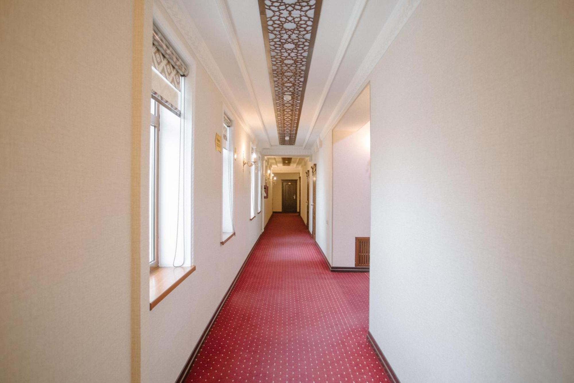 Dendi Plaza Hotel Bucara Exterior foto